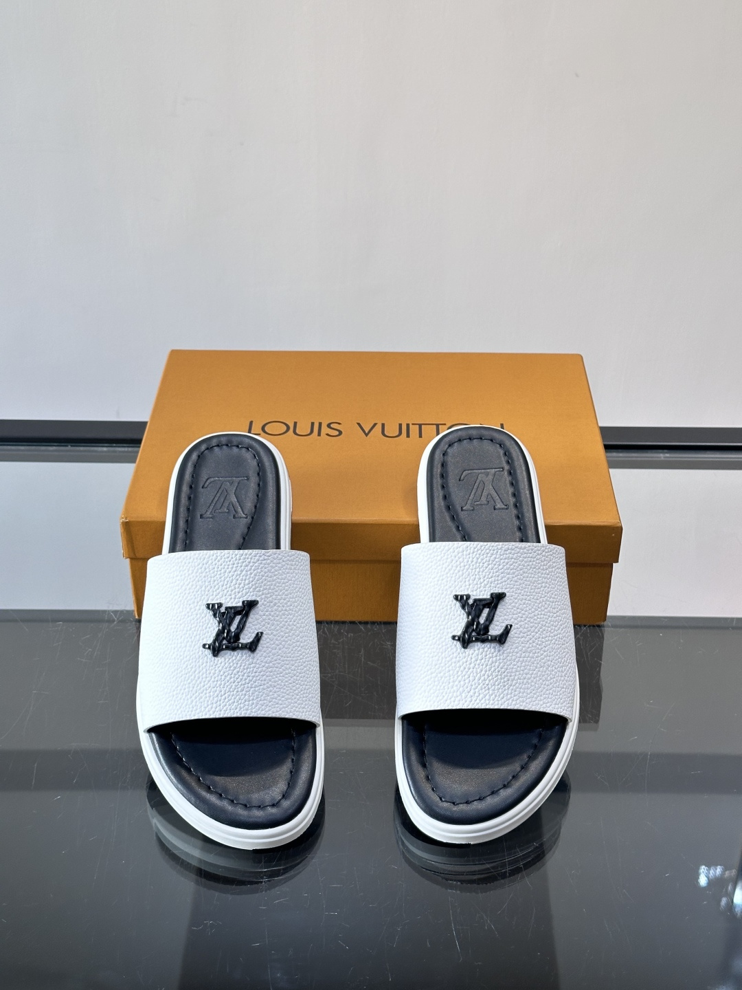 Louis Vuitton ss26new arrival LV驴牌春夏系列新款平底沙滩拖鞋🥿简约精致，