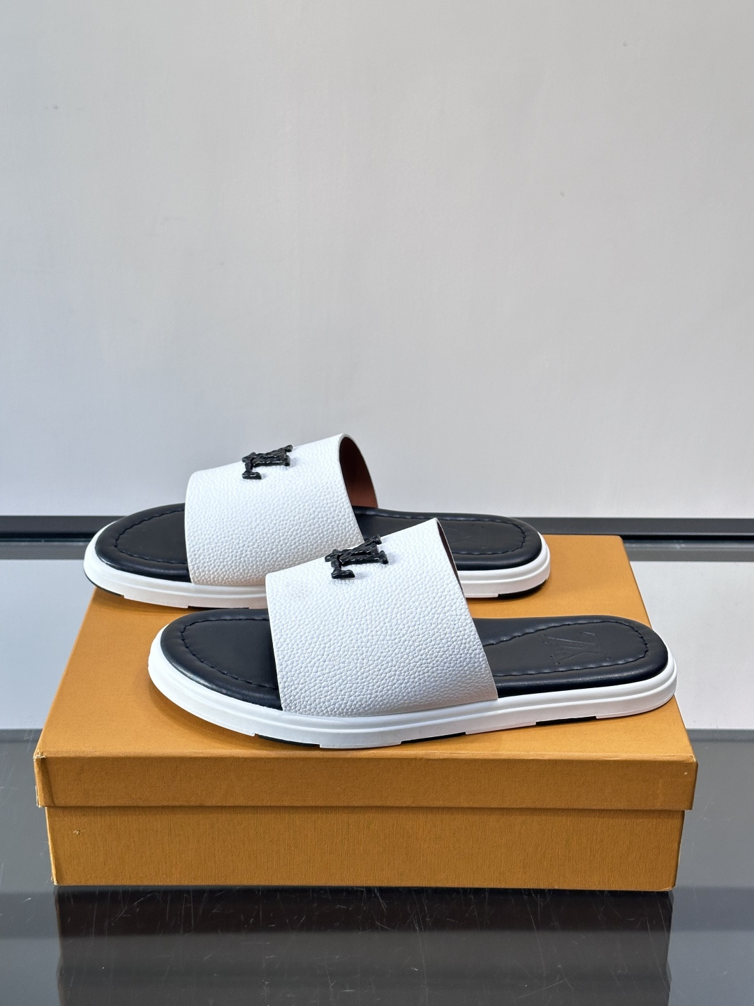 Louis Vuitton ss26new arrival LV驴牌春夏系列新款平底沙滩拖鞋🥿简约精致，