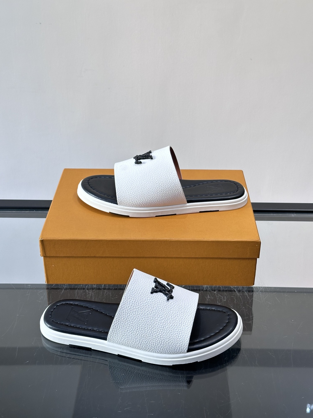 Louis Vuitton ss26new arrival LV驴牌春夏系列新款平底沙滩拖鞋🥿简约精致，