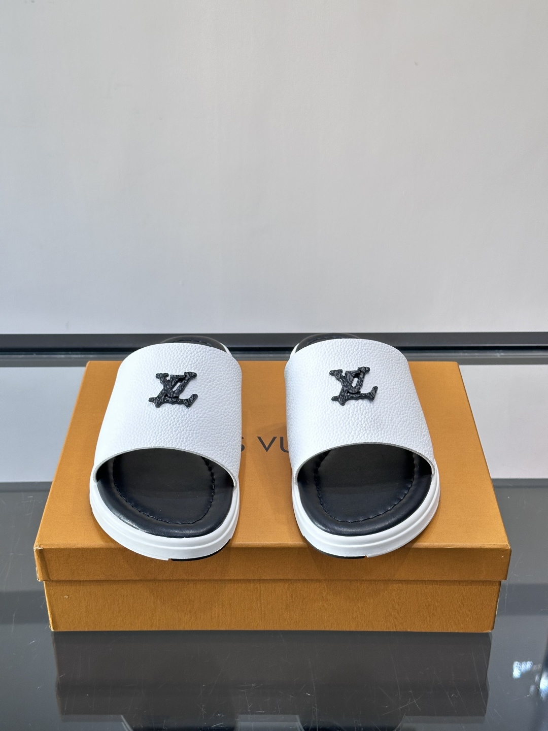 Louis Vuitton ss26new arrival LV驴牌春夏系列新款平底沙滩拖鞋🥿简约精致，