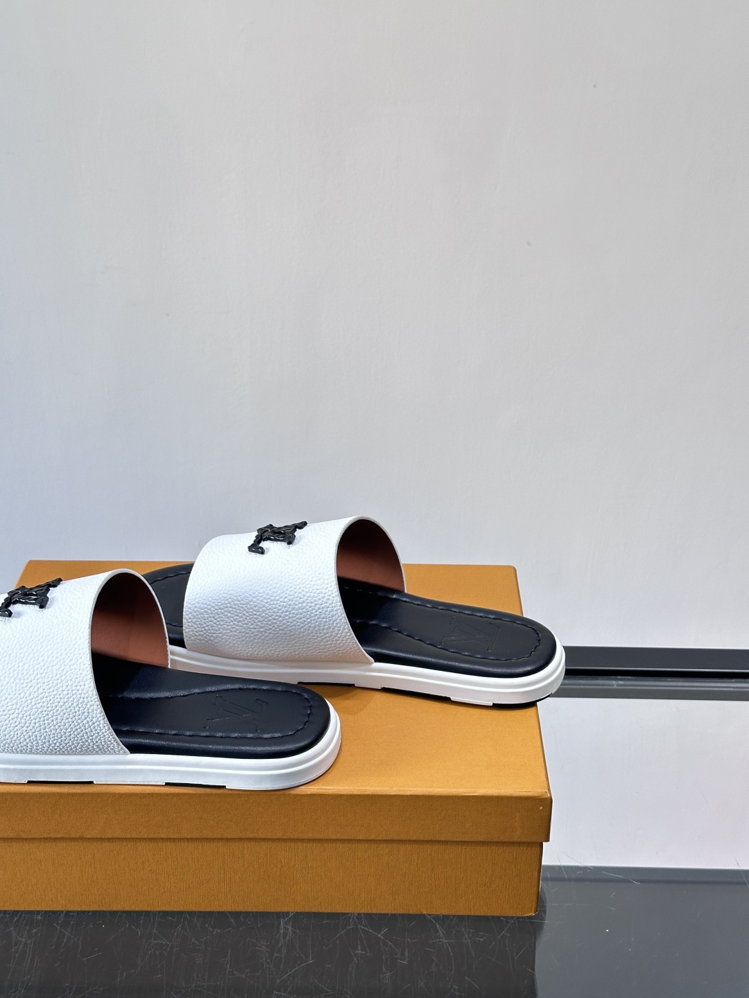 Louis Vuitton ss26new arrival LV驴牌春夏系列新款平底沙滩拖鞋🥿简约精致，