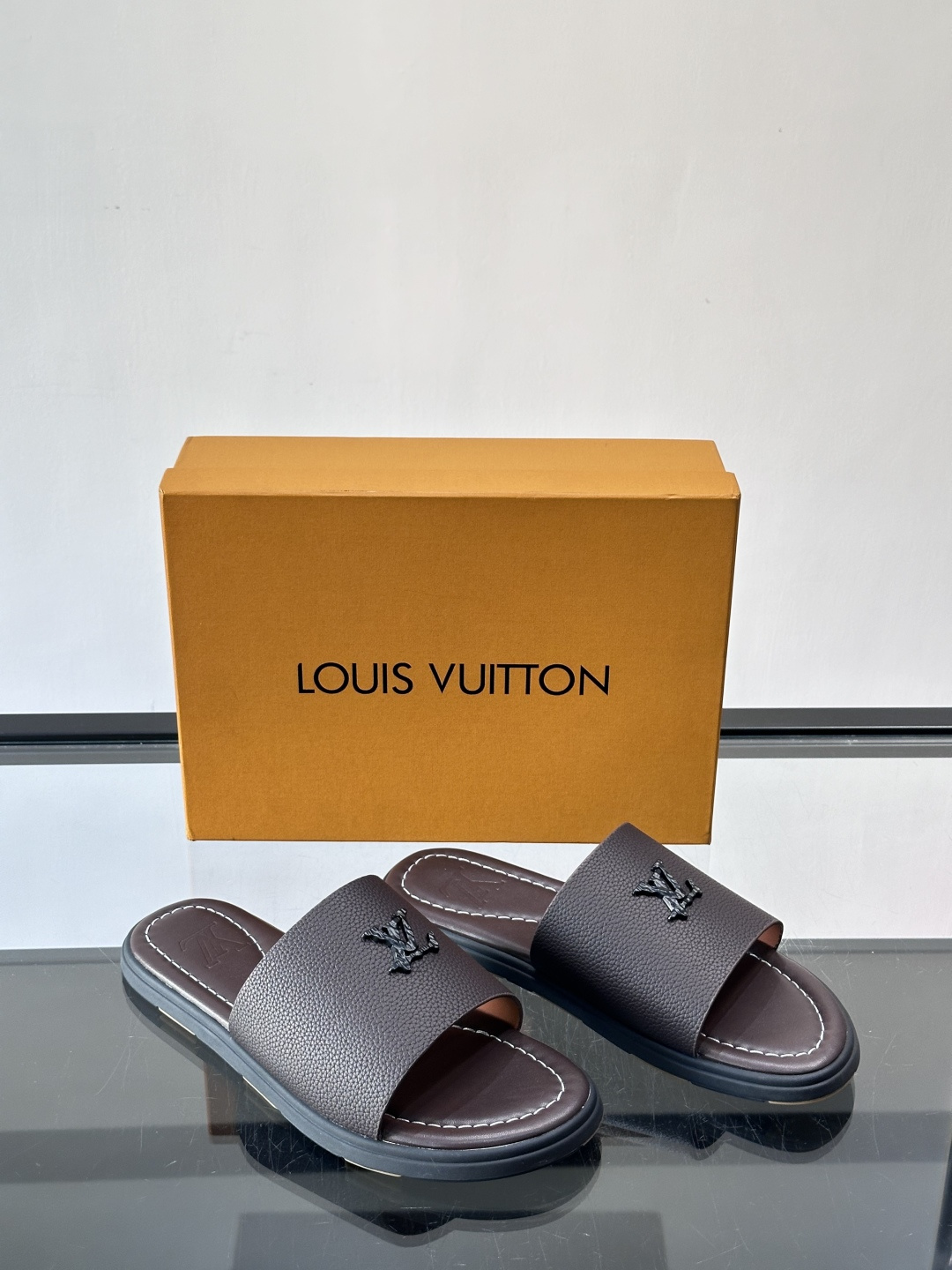 Louis Vuitton ss26new arrival LV驴牌春夏系列新款平底沙滩拖鞋🥿简约精致，