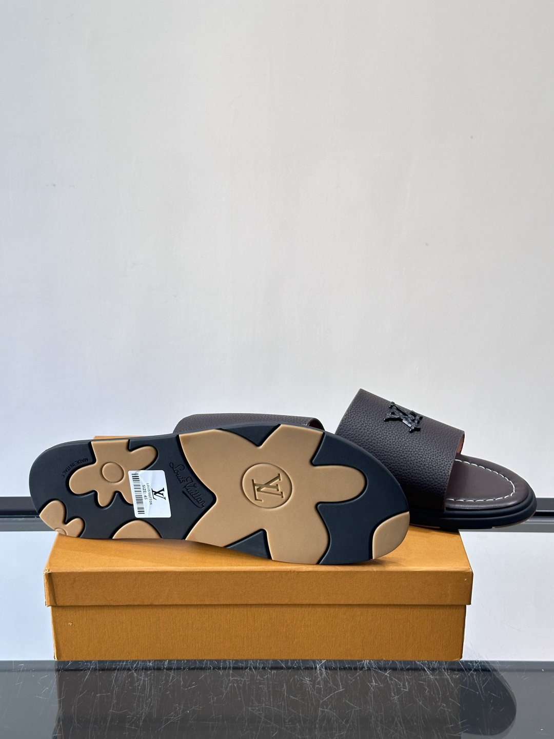 Louis Vuitton ss26new arrival LV驴牌春夏系列新款平底沙滩拖鞋🥿简约精致，