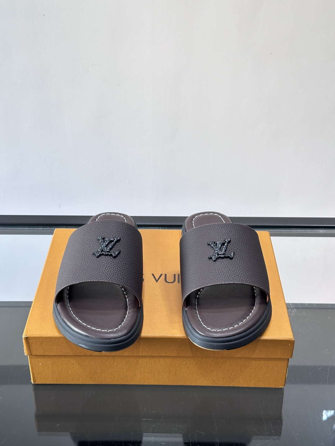Louis Vuitton ss26new arrival LV驴牌春夏系列新款平底沙滩拖鞋🥿简约精致，