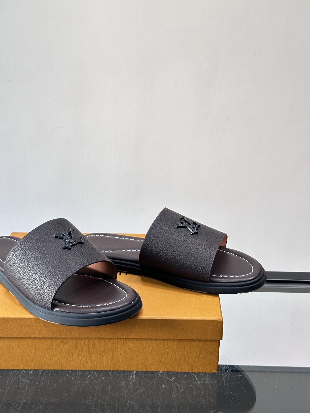 Louis Vuitton ss26new arrival LV驴牌春夏系列新款平底沙滩拖鞋🥿简约精致，