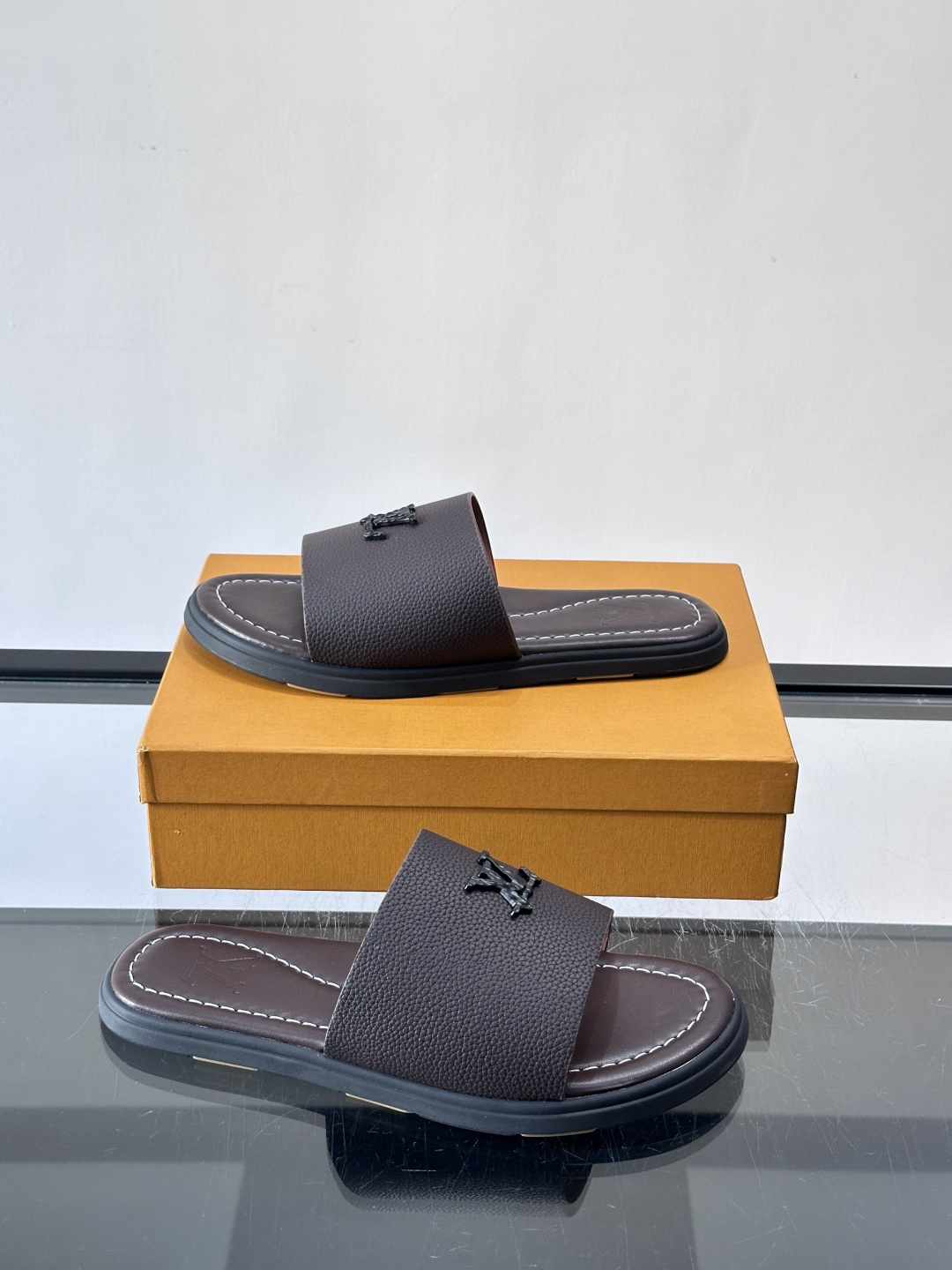 Louis Vuitton ss26new arrival LV驴牌春夏系列新款平底沙滩拖鞋🥿简约精致，