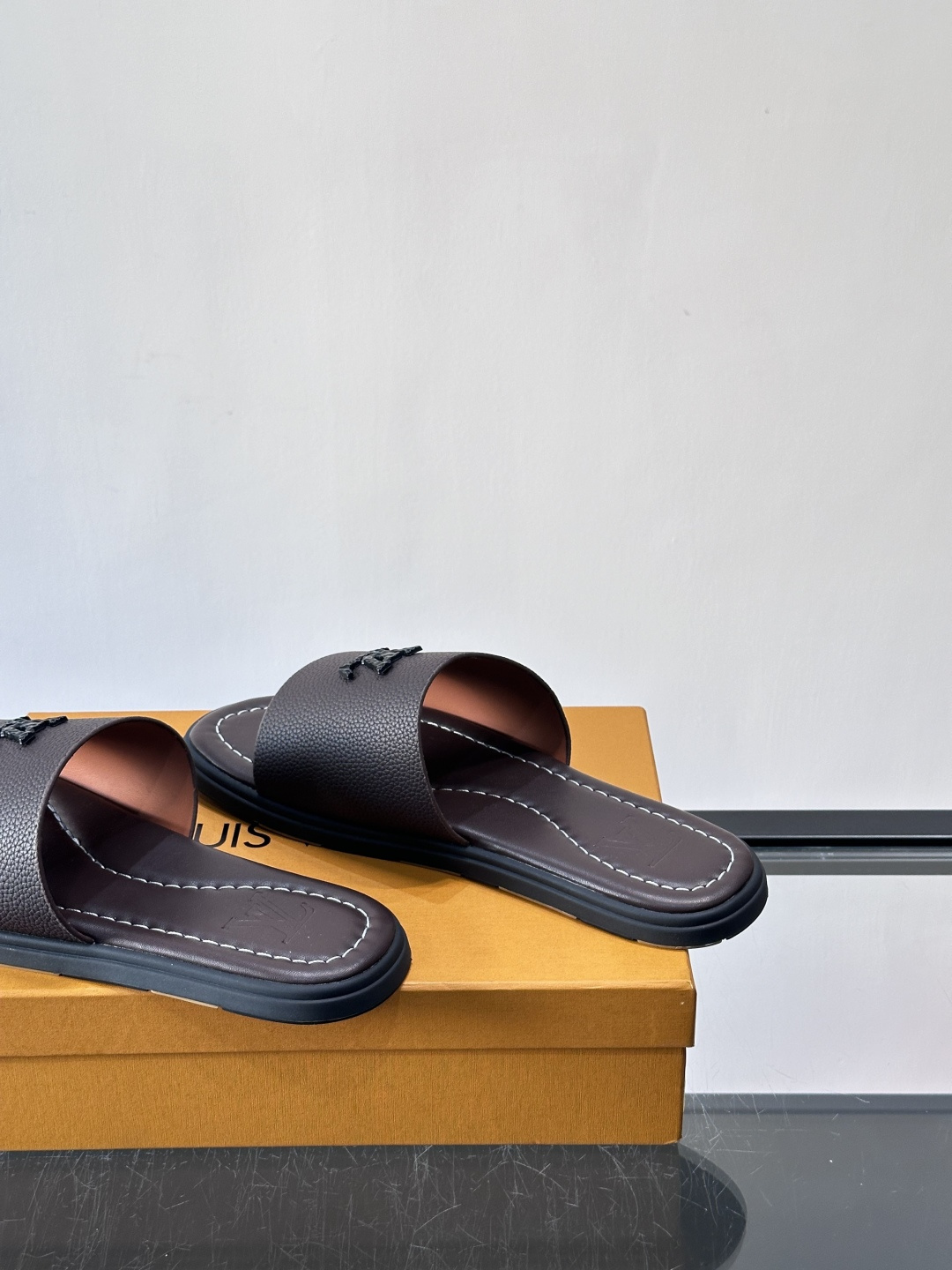 Louis Vuitton ss26new arrival LV驴牌春夏系列新款平底沙滩拖鞋🥿简约精致，