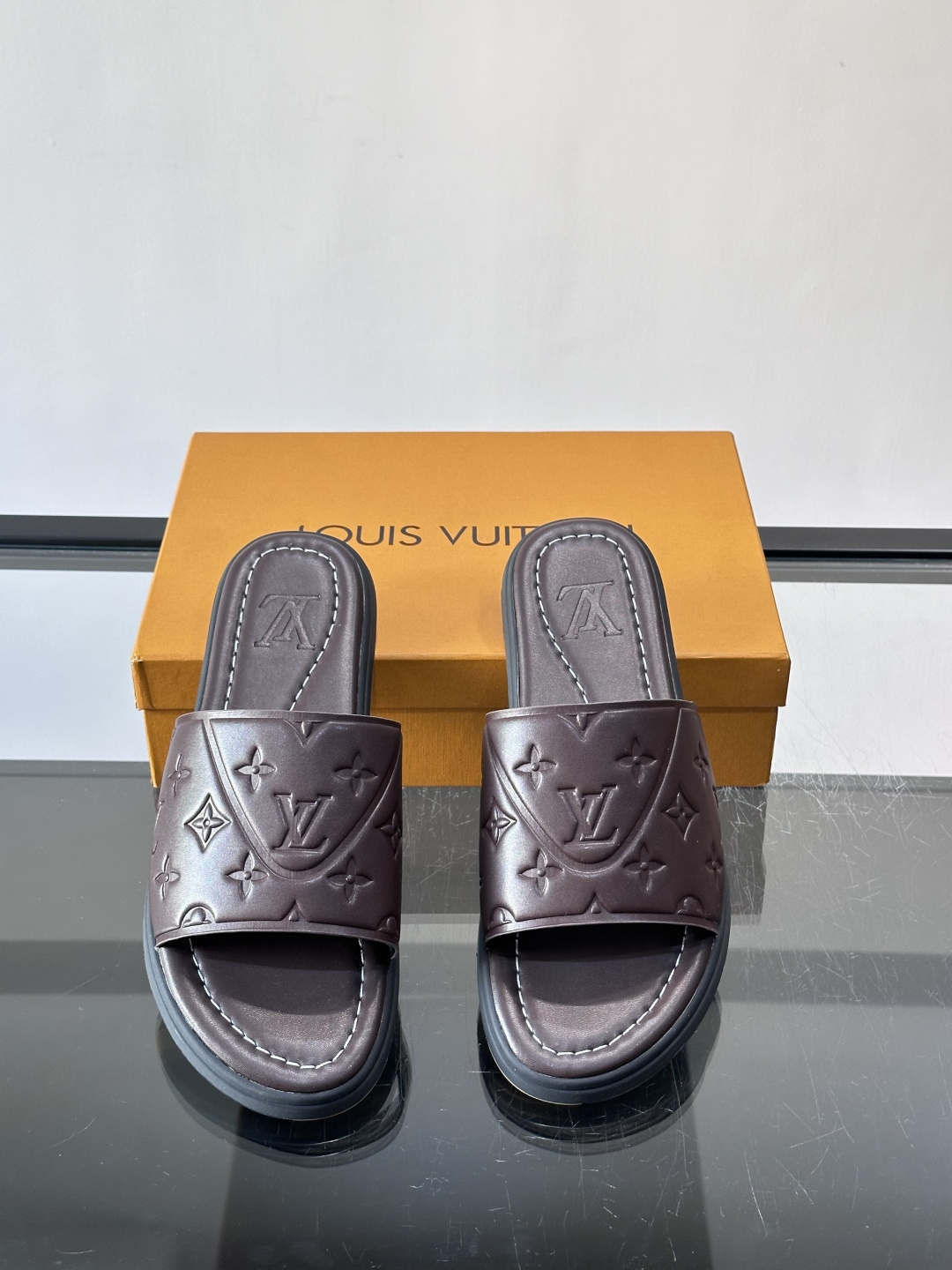 Louis Vuitton ss26new arrival LV驴牌春夏系列新款平底沙滩拖鞋🥿简约精致，