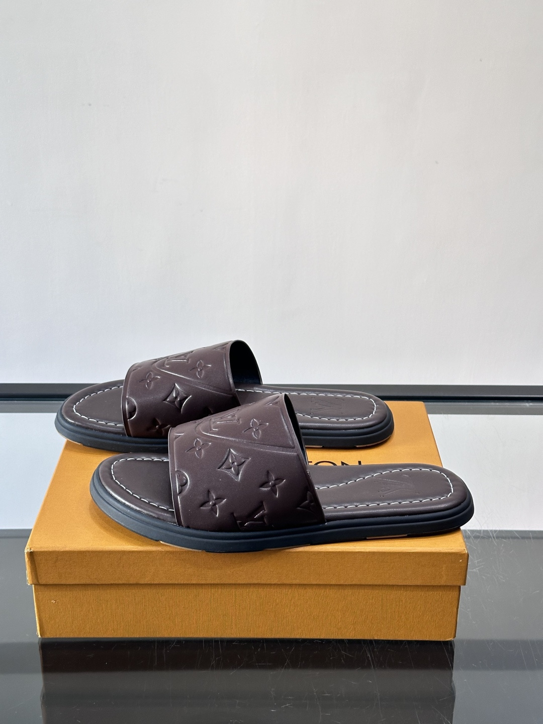 Louis Vuitton ss26new arrival LV驴牌春夏系列新款平底沙滩拖鞋🥿简约精致，