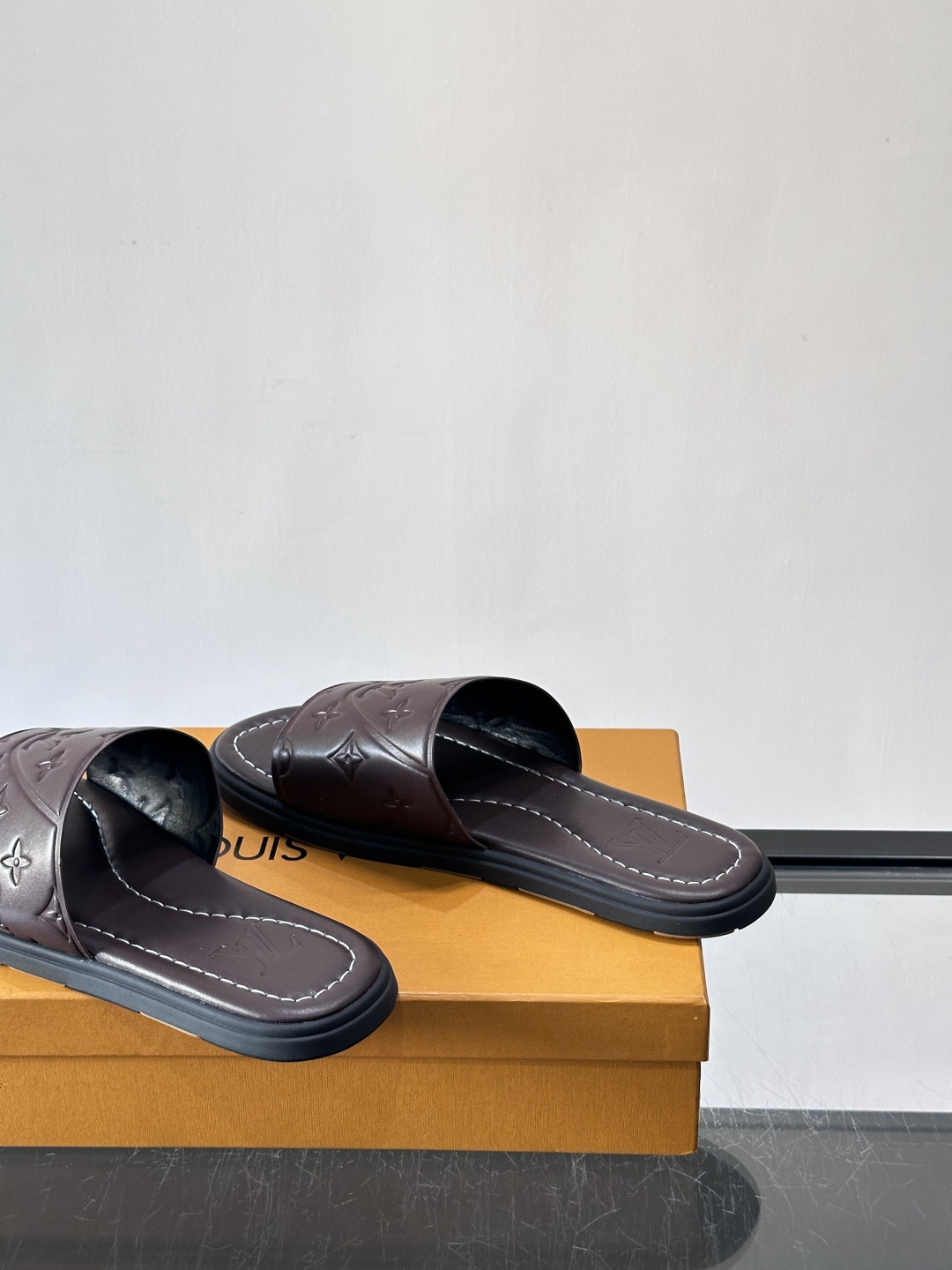 Louis Vuitton ss26new arrival LV驴牌春夏系列新款平底沙滩拖鞋🥿简约精致，