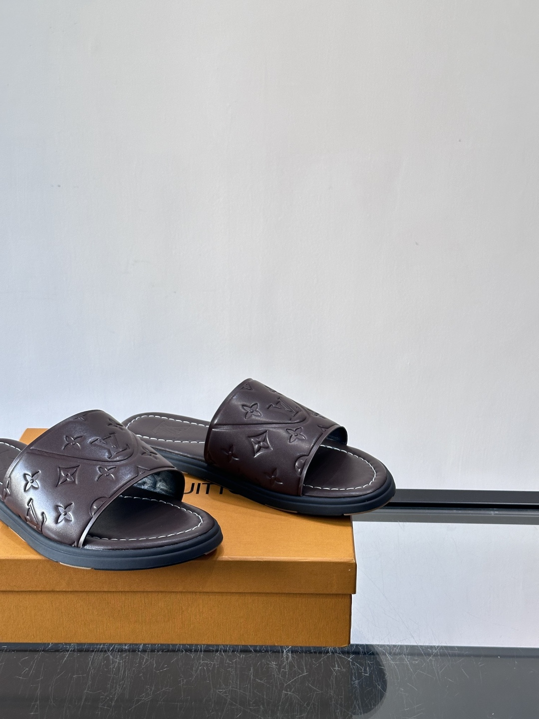 Louis Vuitton ss26new arrival LV驴牌春夏系列新款平底沙滩拖鞋🥿简约精致，