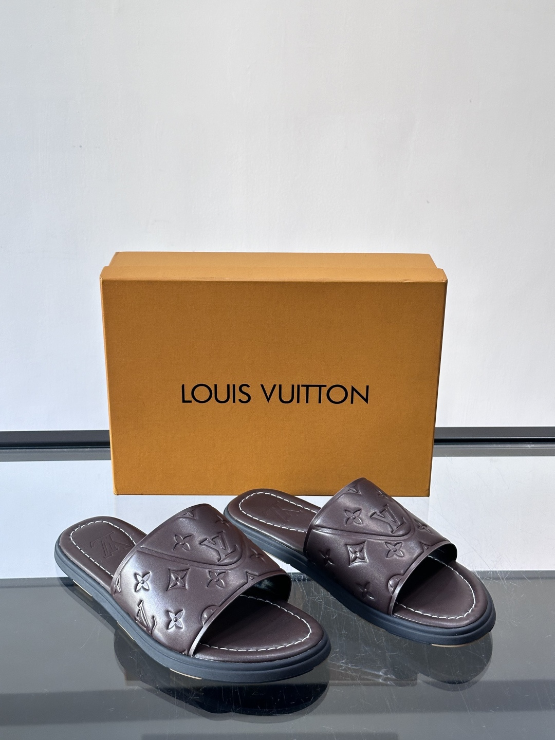 Louis Vuitton ss26new arrival LV驴牌春夏系列新款平底沙滩拖鞋🥿简约精致，