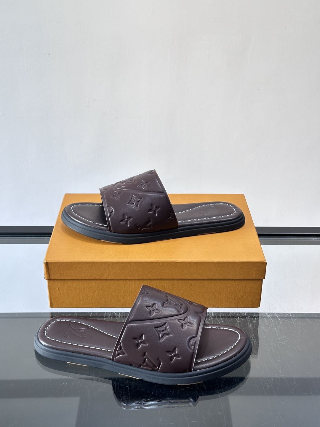 Louis Vuitton ss26new arrival LV驴牌春夏系列新款平底沙滩拖鞋🥿简约精致，