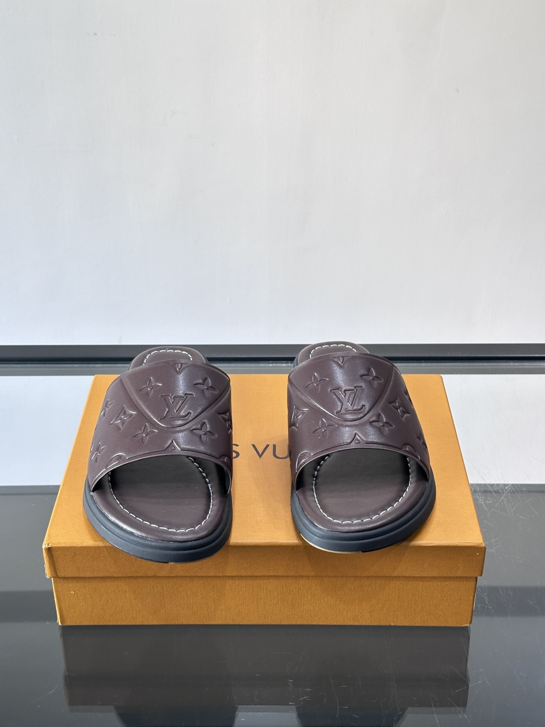 Louis Vuitton ss26new arrival LV驴牌春夏系列新款平底沙滩拖鞋🥿简约精致，