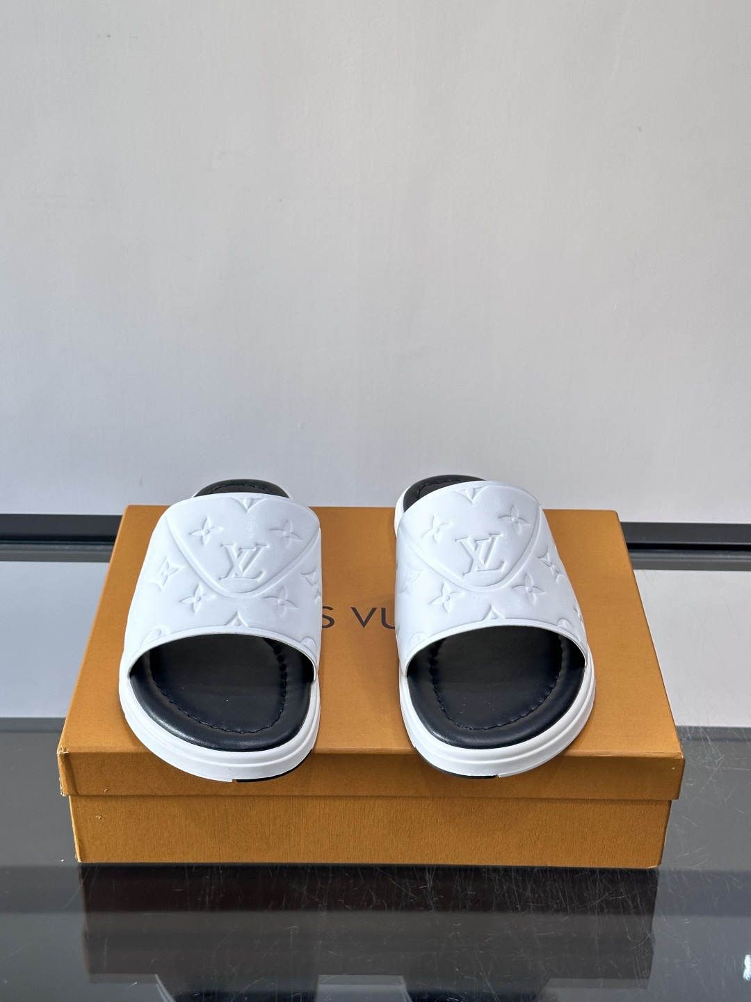 Louis Vuitton ss26new arrival LV驴牌春夏系列新款平底沙滩拖鞋🥿简约精致，