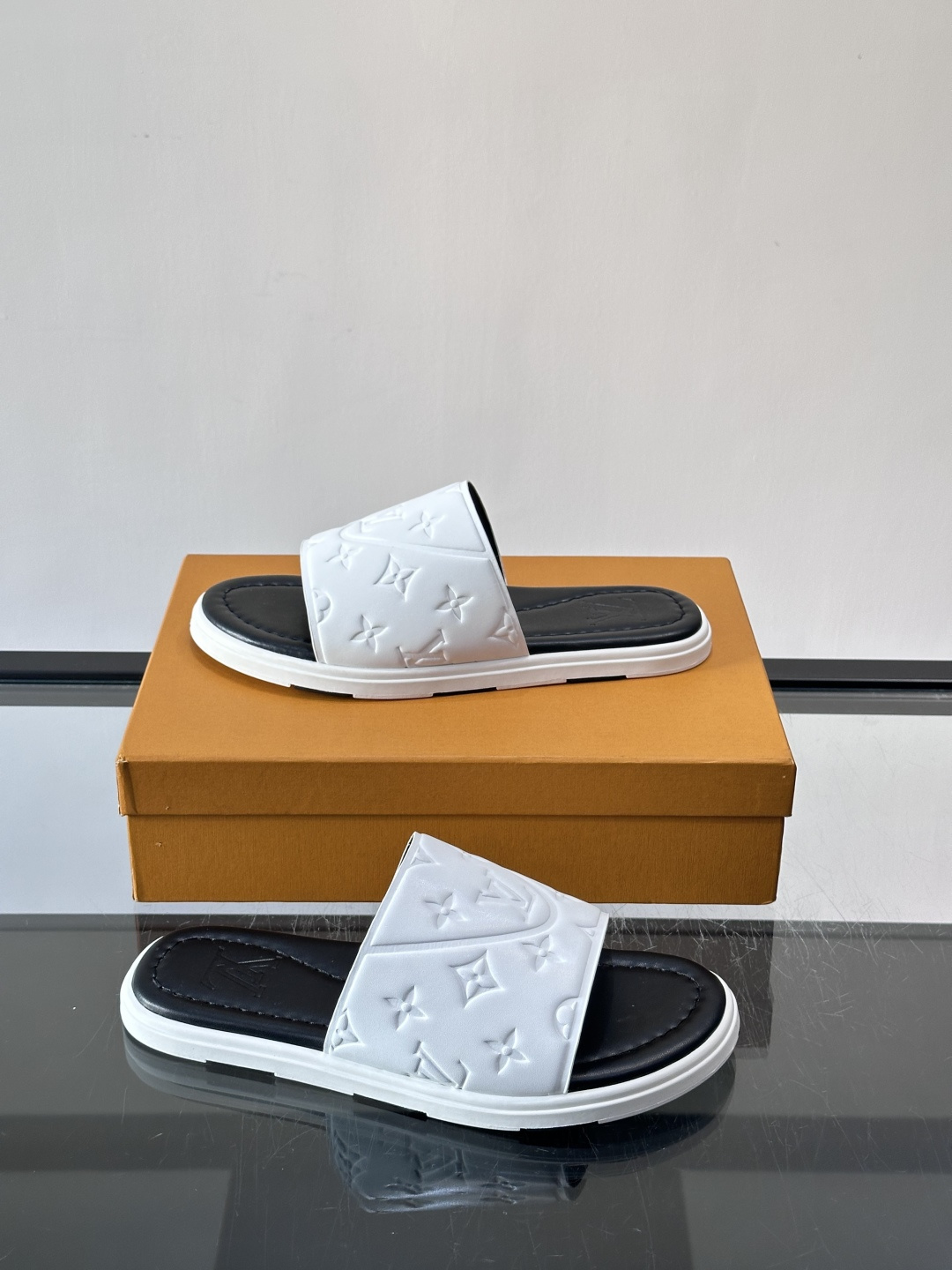 Louis Vuitton ss26new arrival LV驴牌春夏系列新款平底沙滩拖鞋🥿简约精致，