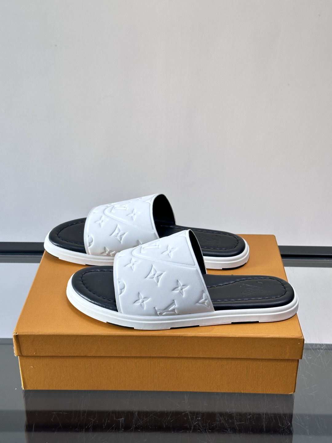 Louis Vuitton ss26new arrival LV驴牌春夏系列新款平底沙滩拖鞋🥿简约精致，