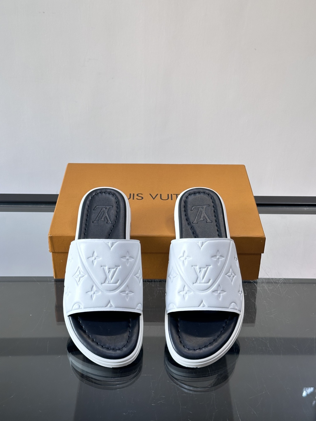 Louis Vuitton ss26new arrival LV驴牌春夏系列新款平底沙滩拖鞋🥿简约精致，