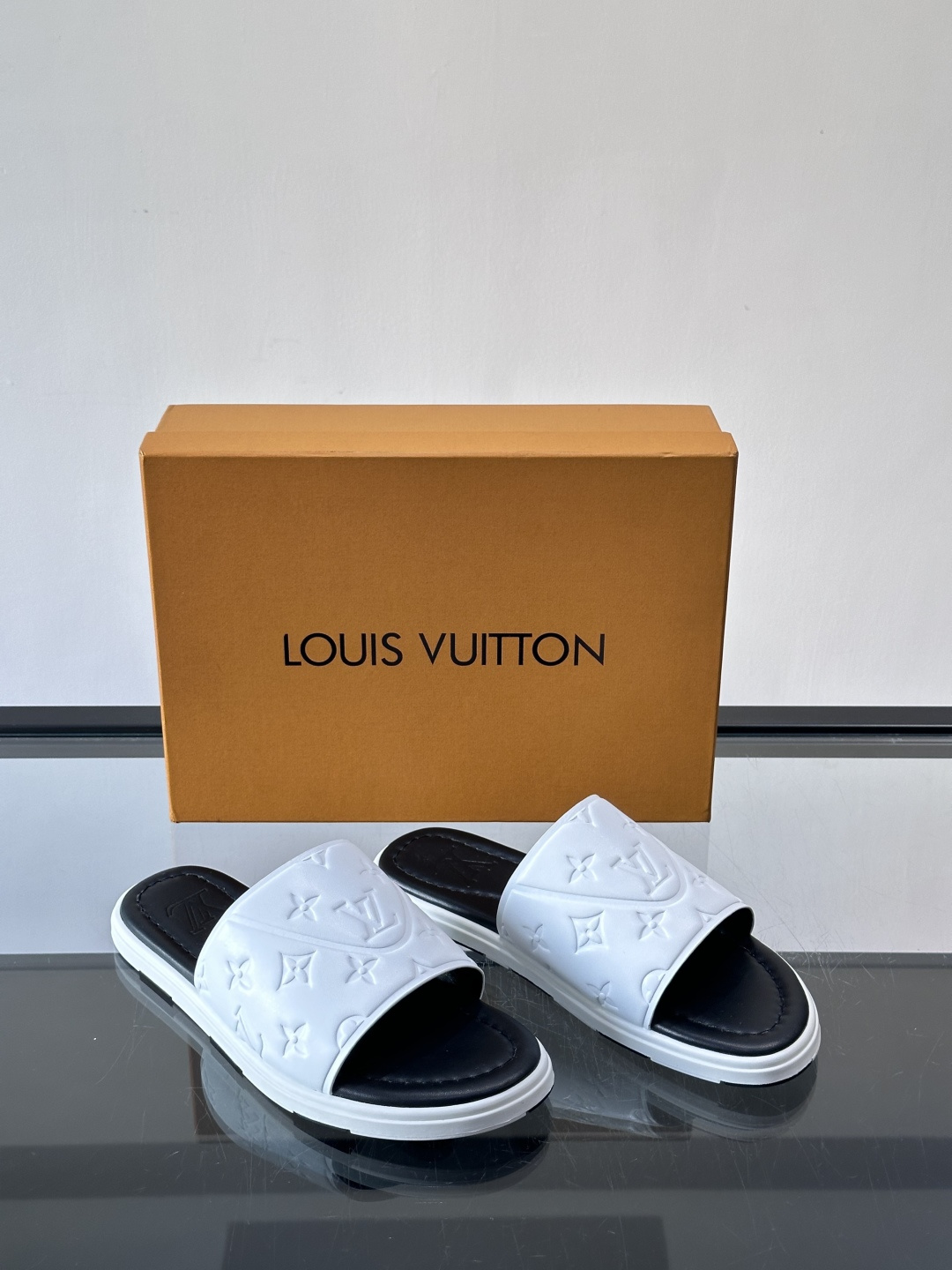 Louis Vuitton ss26new arrival LV驴牌春夏系列新款平底沙滩拖鞋🥿简约精致，