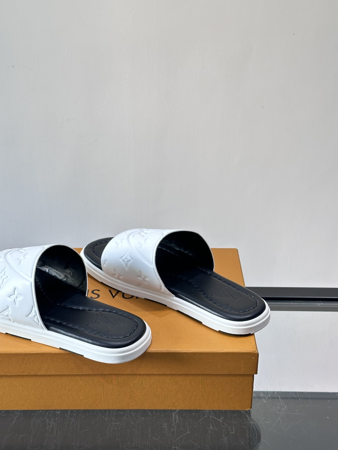 Louis Vuitton ss26new arrival LV驴牌春夏系列新款平底沙滩拖鞋🥿简约精致，