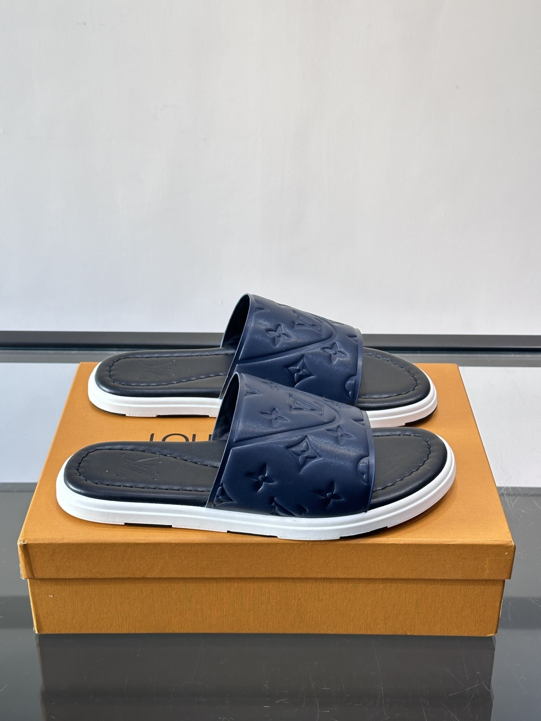 Louis Vuitton ss26new arrival LV驴牌春夏系列新款平底沙滩拖鞋🥿简约精致，