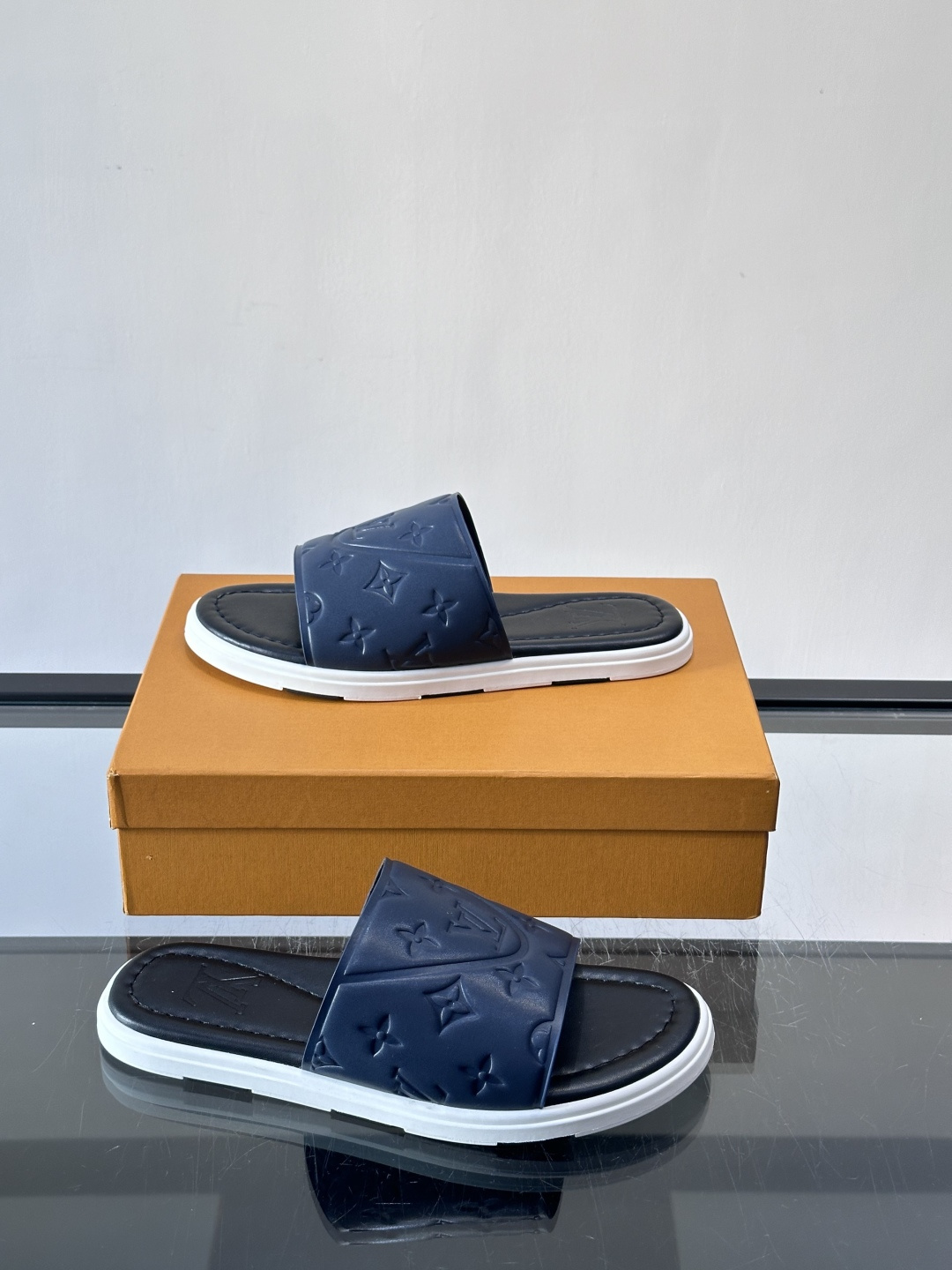 Louis Vuitton ss26new arrival LV驴牌春夏系列新款平底沙滩拖鞋🥿简约精致，