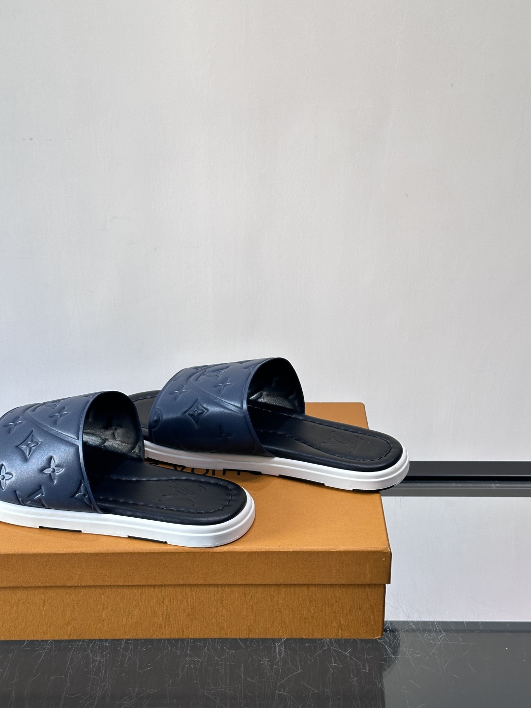 Louis Vuitton ss26new arrival LV驴牌春夏系列新款平底沙滩拖鞋🥿简约精致，