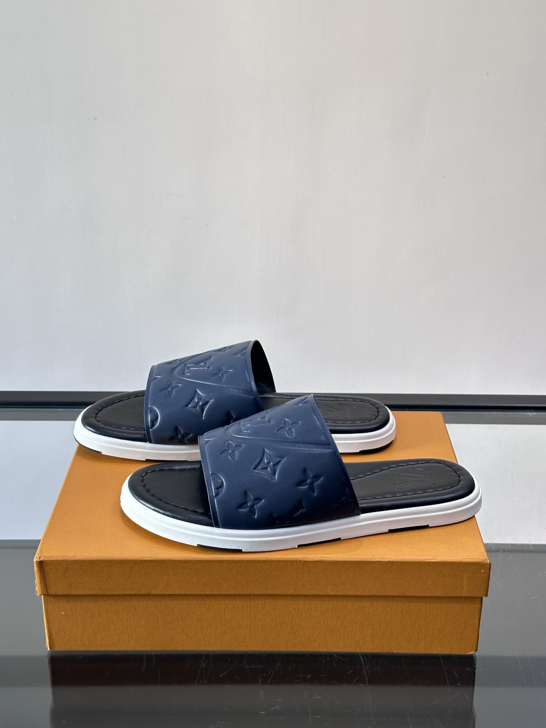 Louis Vuitton ss26new arrival LV驴牌春夏系列新款平底沙滩拖鞋🥿简约精致，