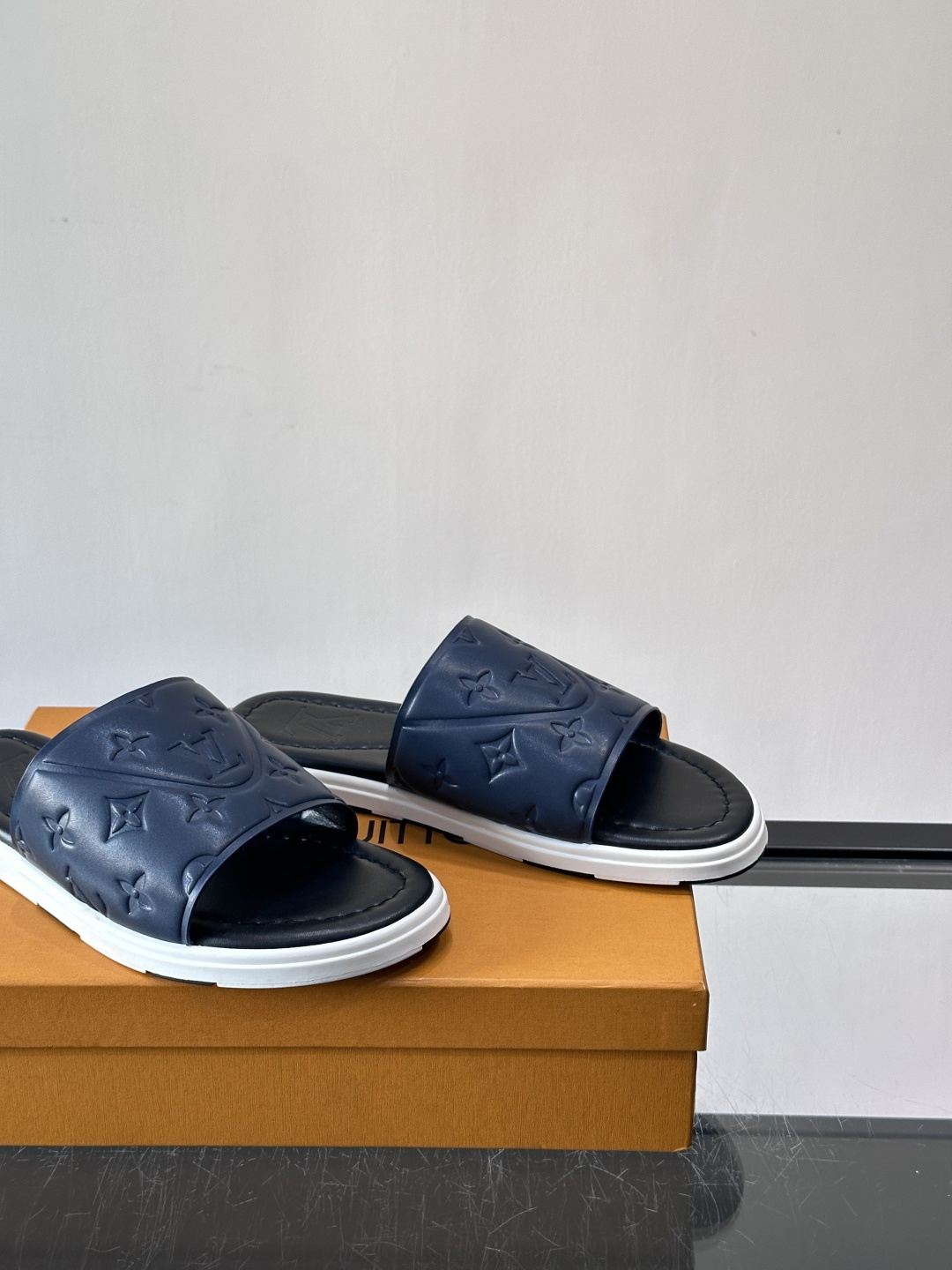 Louis Vuitton ss26new arrival LV驴牌春夏系列新款平底沙滩拖鞋🥿简约精致，