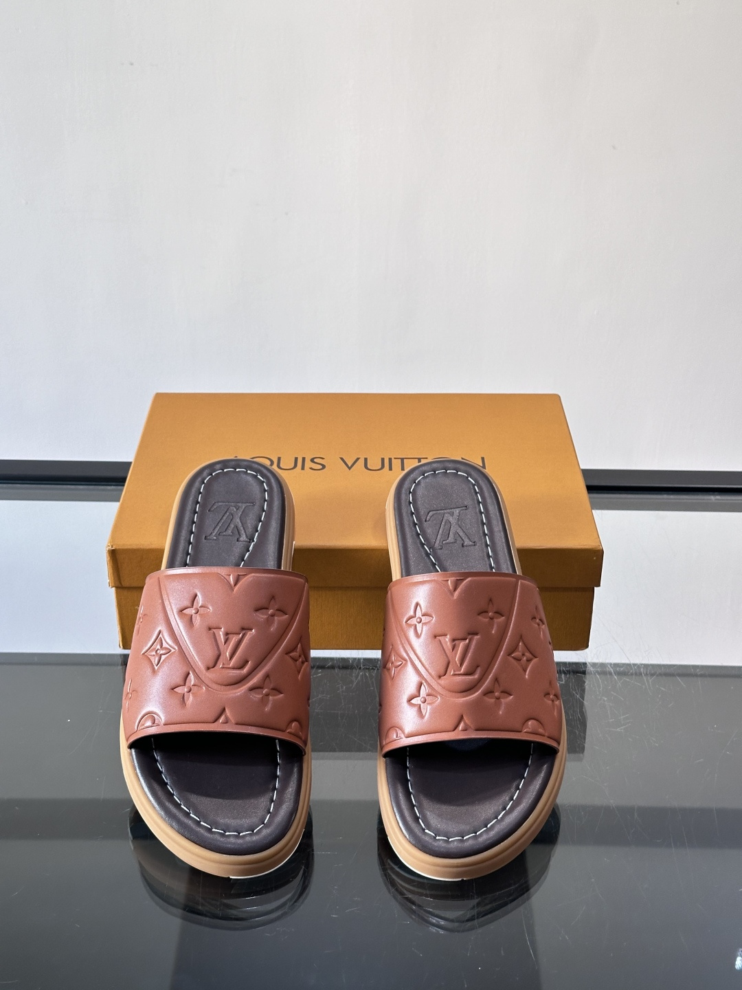 Louis Vuitton ss26new arrival LV驴牌春夏系列新款平底沙滩拖鞋🥿简约精致，