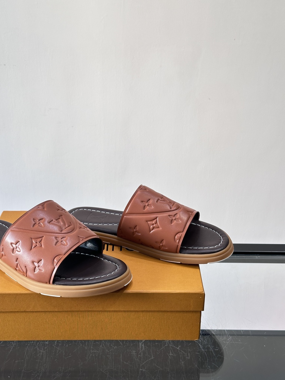 Louis Vuitton ss26new arrival LV驴牌春夏系列新款平底沙滩拖鞋🥿简约精致，