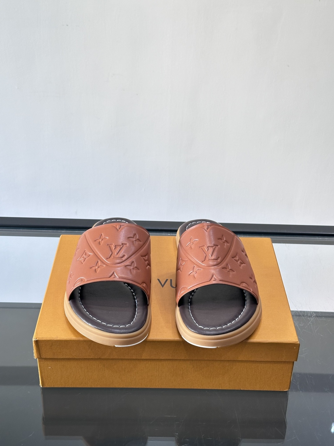 Louis Vuitton ss26new arrival LV驴牌春夏系列新款平底沙滩拖鞋🥿简约精致，