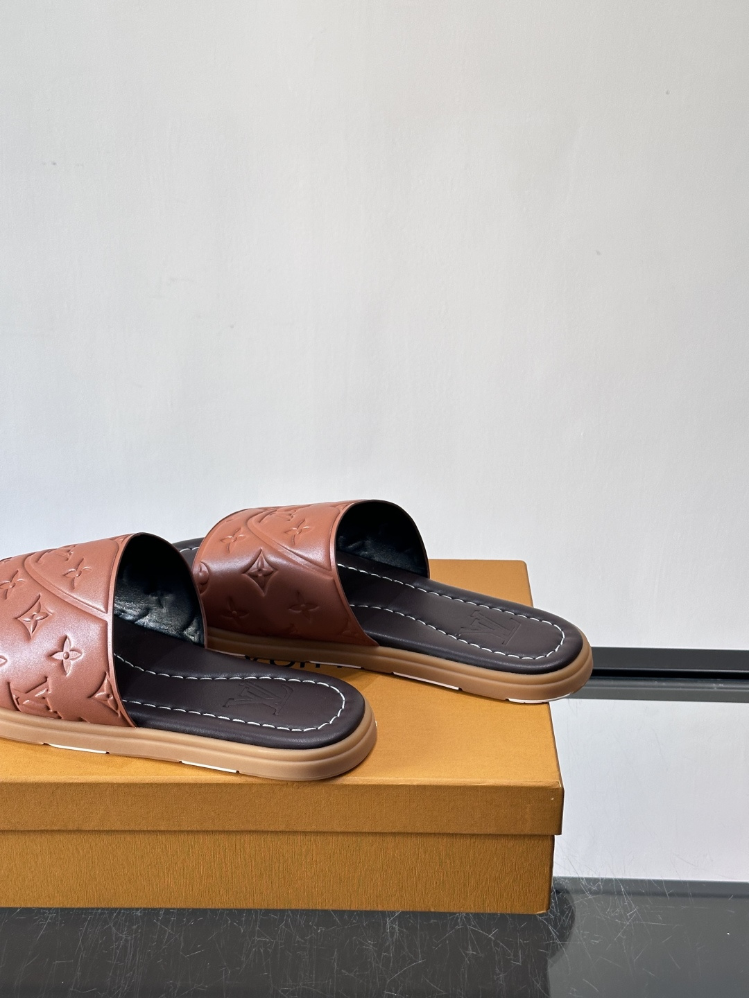 Louis Vuitton ss26new arrival LV驴牌春夏系列新款平底沙滩拖鞋🥿简约精致，