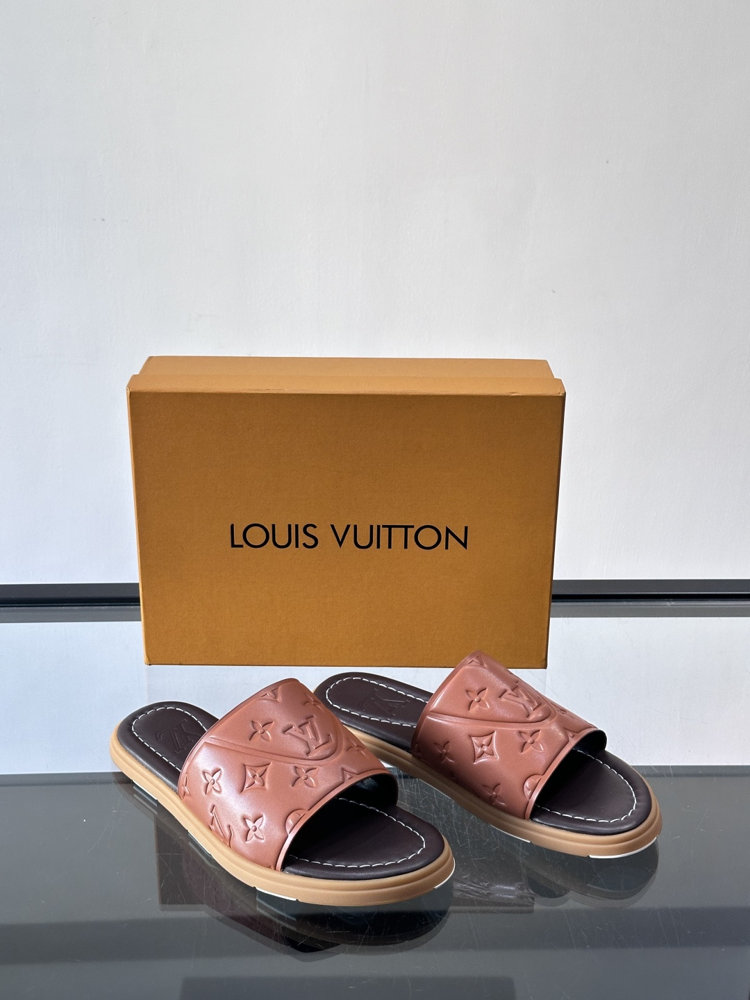 Louis Vuitton ss26new arrival LV驴牌春夏系列新款平底沙滩拖鞋🥿简约精致，
