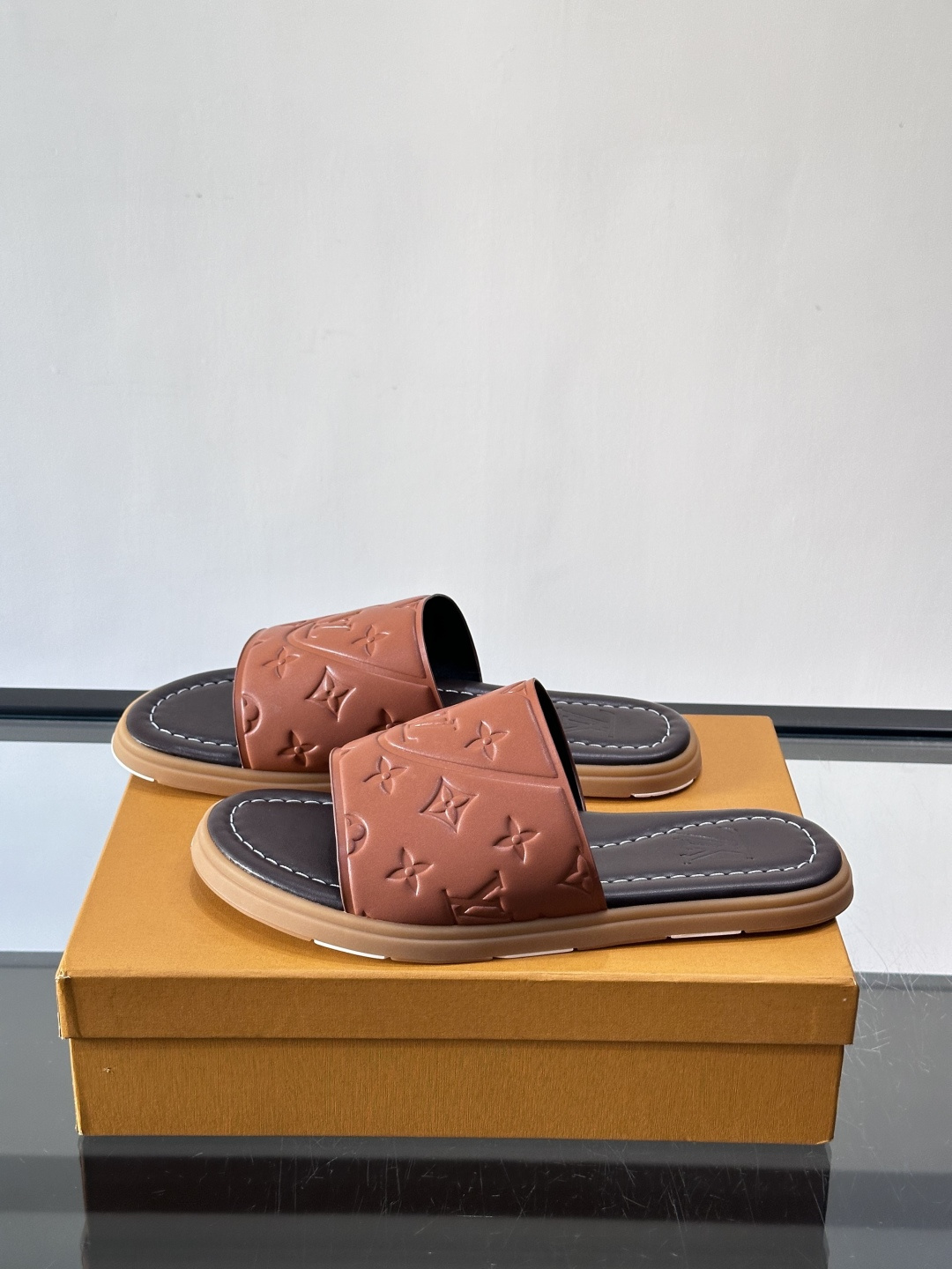 Louis Vuitton ss26new arrival LV驴牌春夏系列新款平底沙滩拖鞋🥿简约精致，