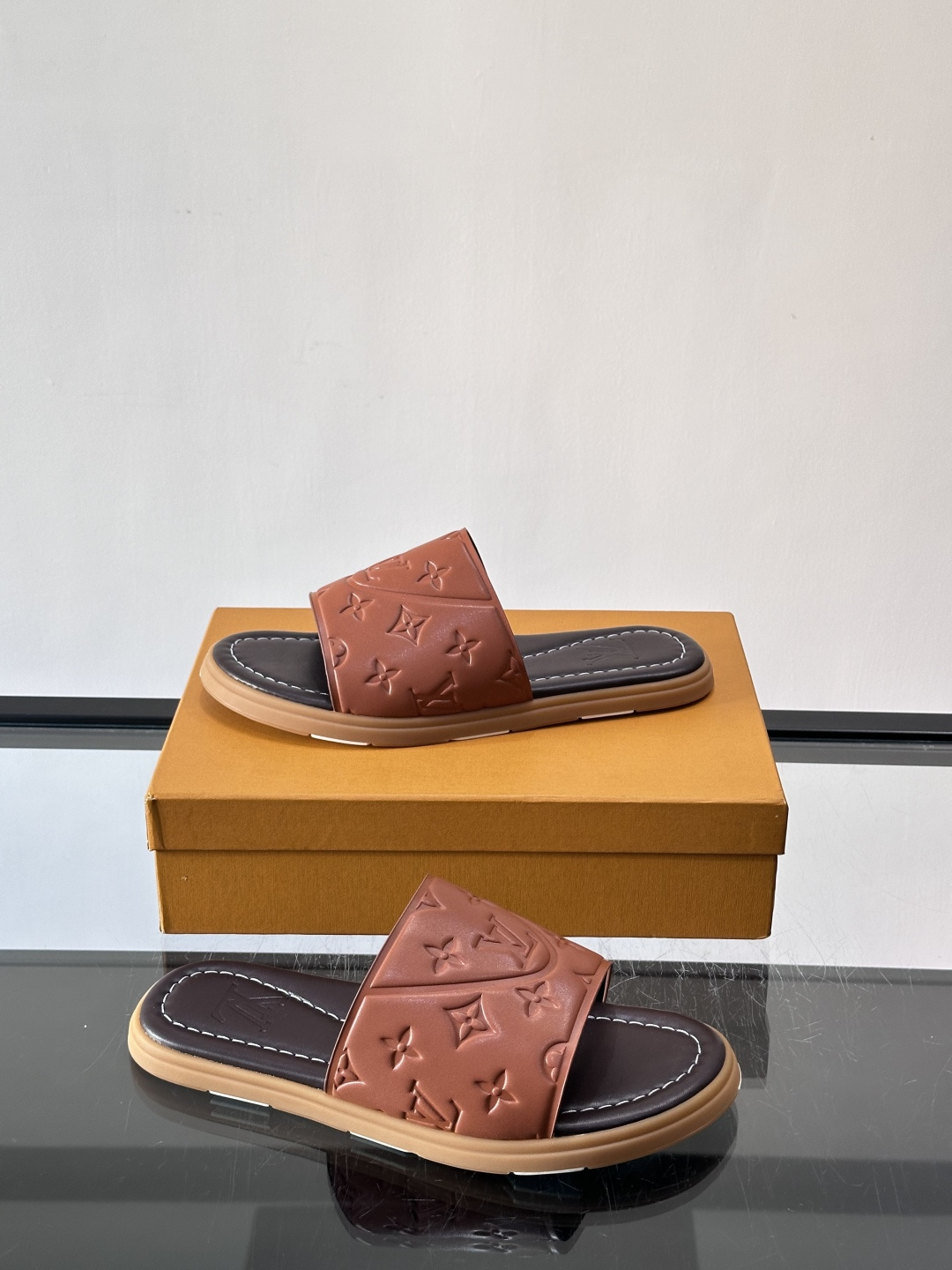 Louis Vuitton ss26new arrival LV驴牌春夏系列新款平底沙滩拖鞋🥿简约精致，