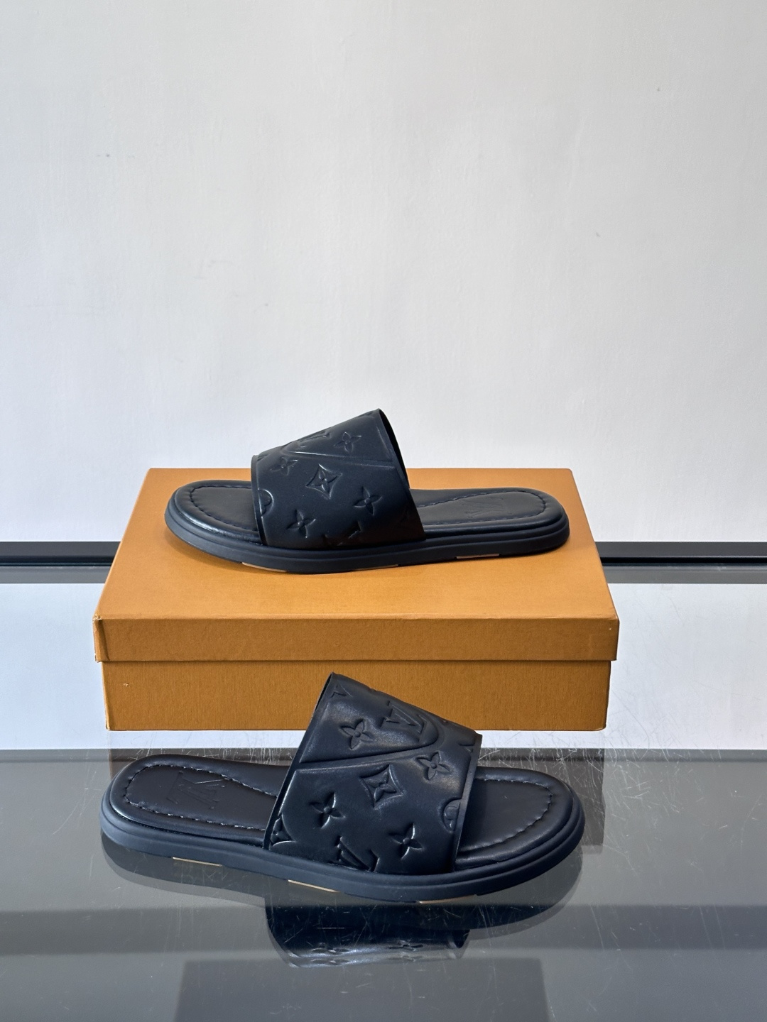 Louis Vuitton ss26new arrival LV驴牌春夏系列新款平底沙滩拖鞋🥿简约精致，