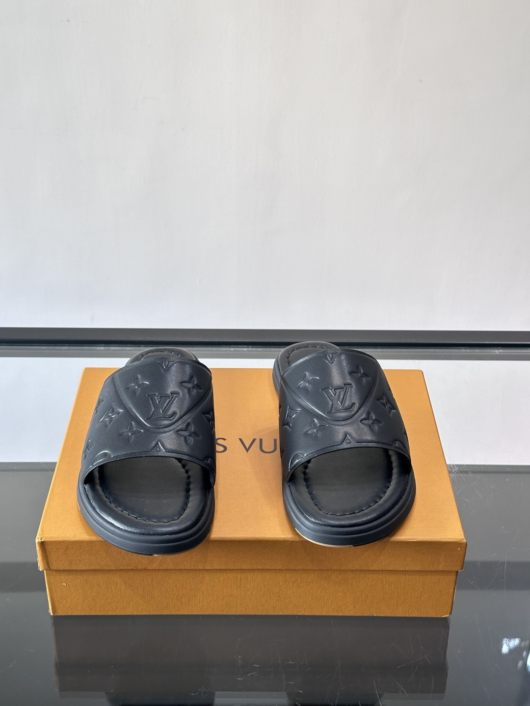 Louis Vuitton ss26new arrival LV驴牌春夏系列新款平底沙滩拖鞋🥿简约精致，