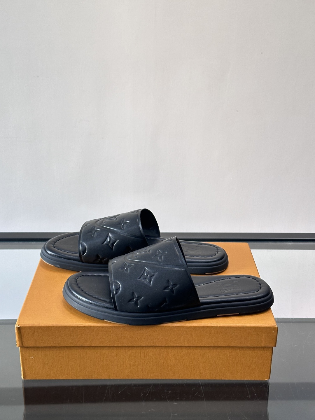 Louis Vuitton ss26new arrival LV驴牌春夏系列新款平底沙滩拖鞋🥿简约精致，