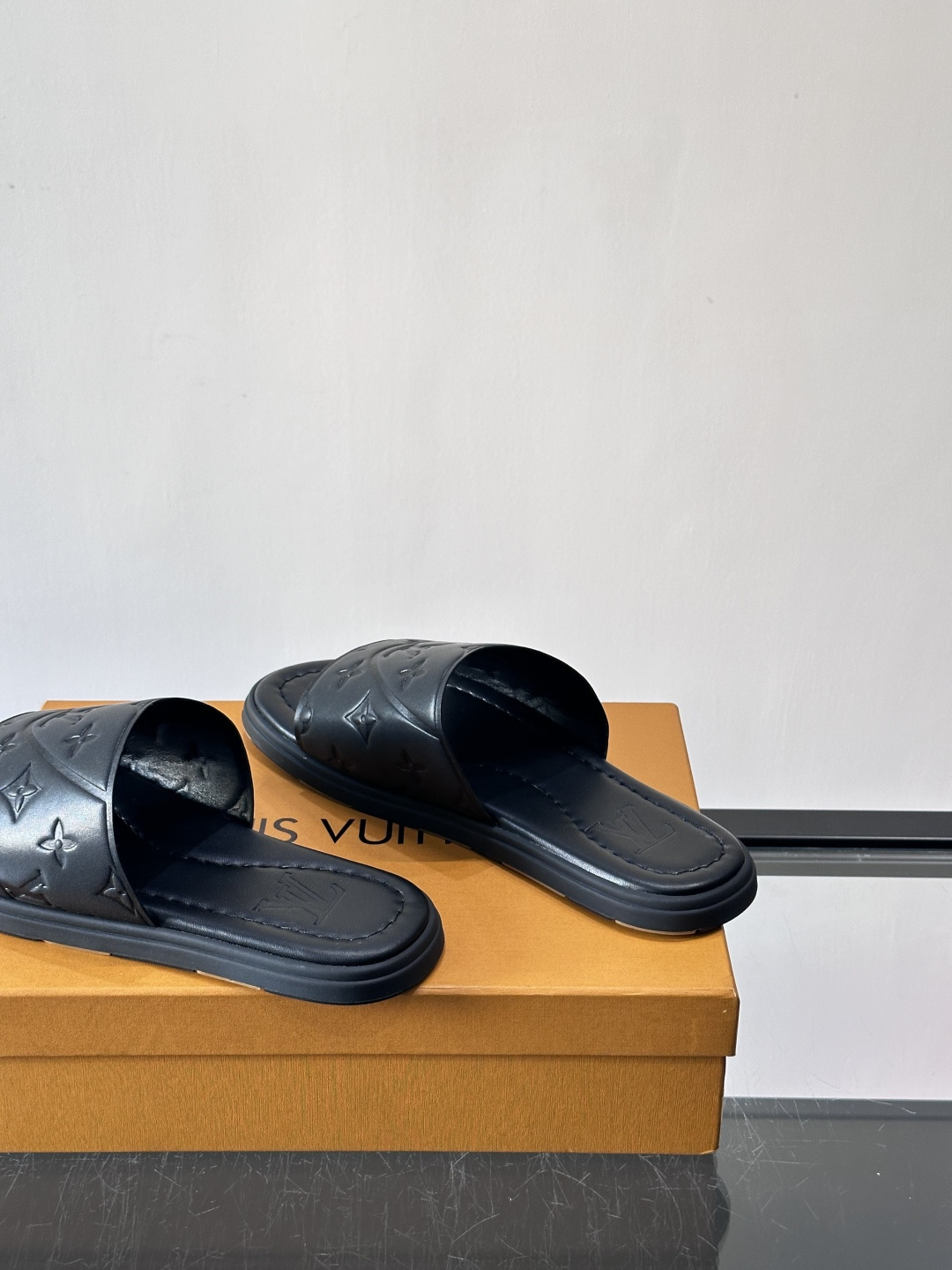 Louis Vuitton ss26new arrival LV驴牌春夏系列新款平底沙滩拖鞋🥿简约精致，