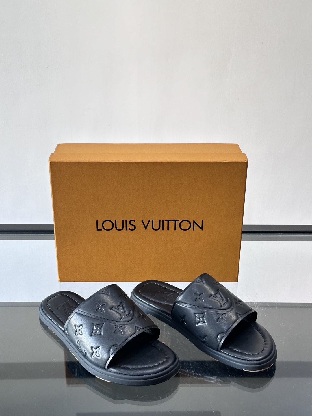 Louis Vuitton ss26new arrival LV驴牌春夏系列新款平底沙滩拖鞋🥿简约精致，