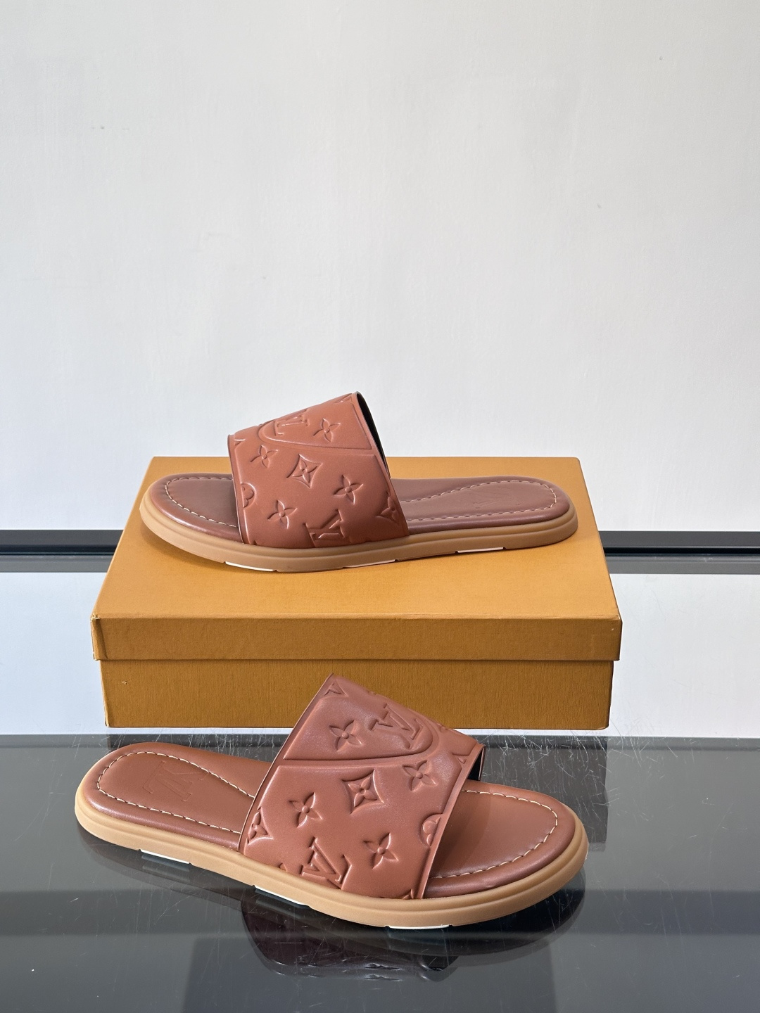 Louis Vuitton ss26new arrival LV驴牌春夏系列新款平底沙滩拖鞋🥿简约精致，