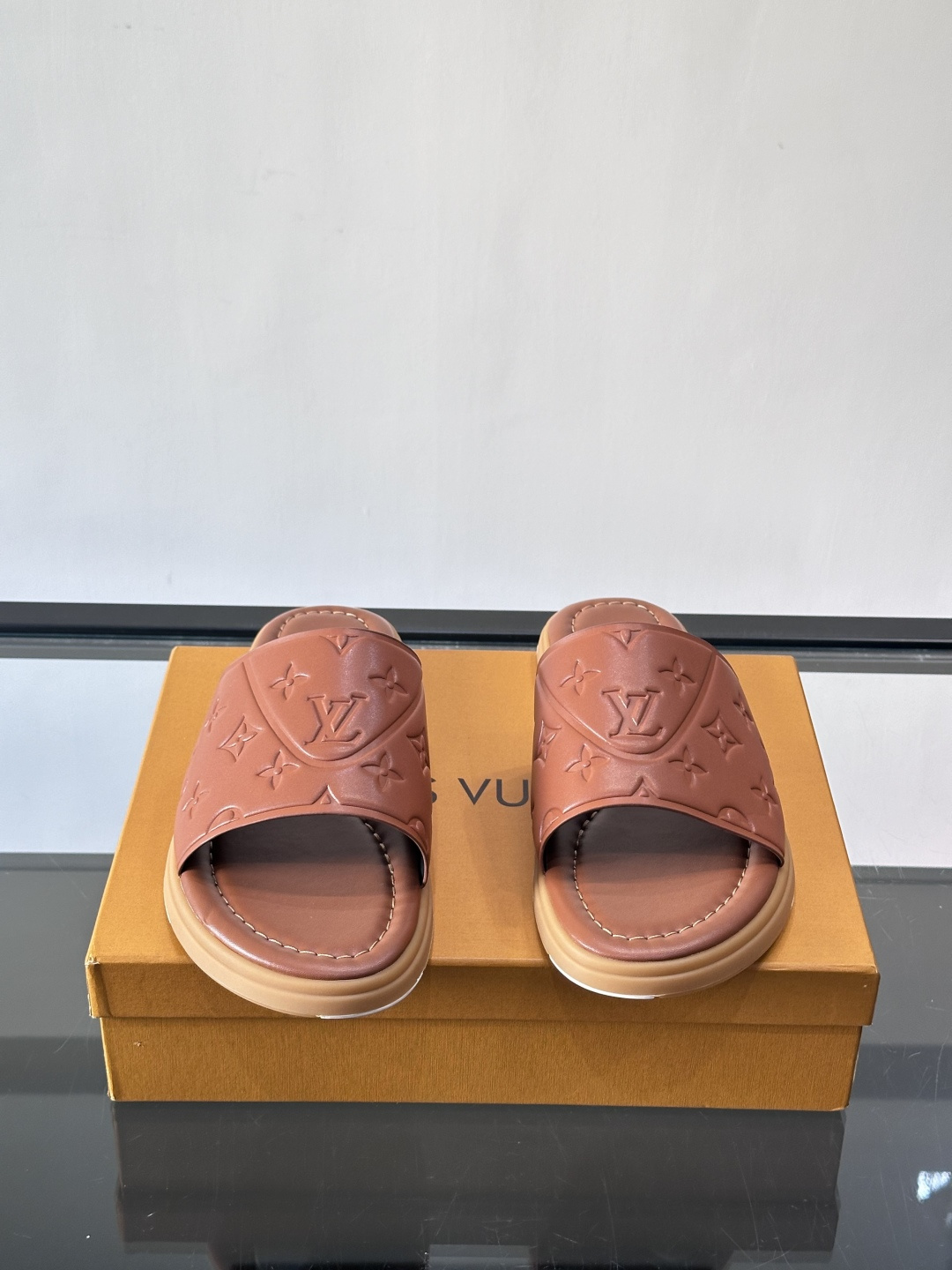 Louis Vuitton ss26new arrival LV驴牌春夏系列新款平底沙滩拖鞋🥿简约精致，