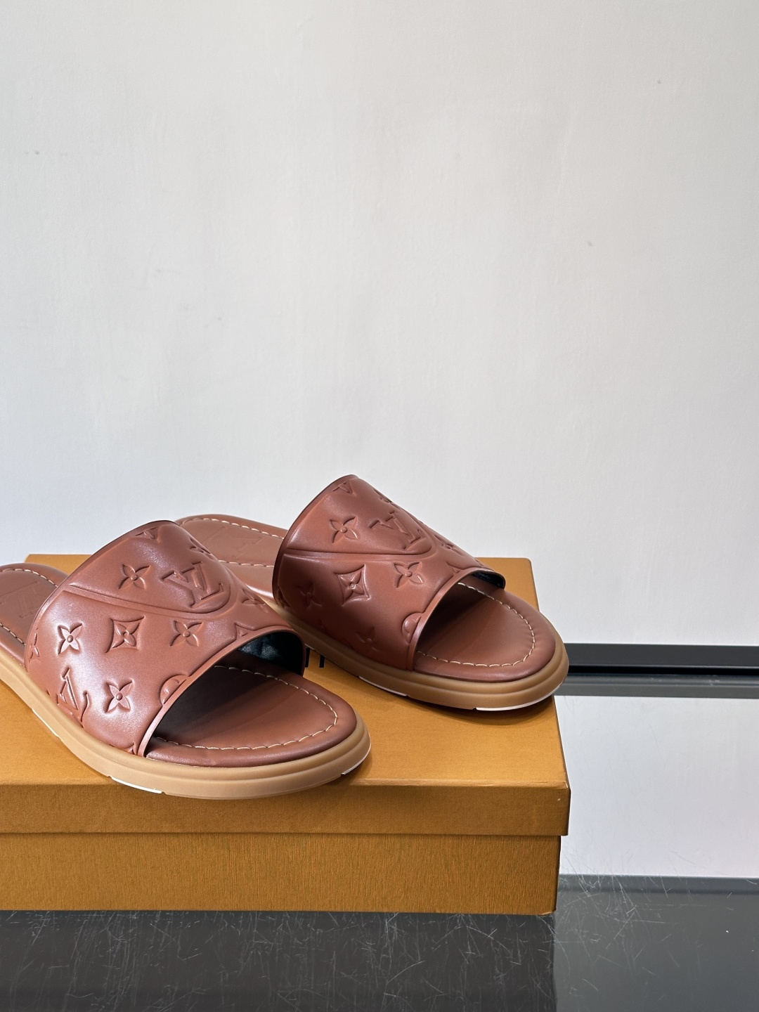 Louis Vuitton ss26new arrival LV驴牌春夏系列新款平底沙滩拖鞋🥿简约精致，