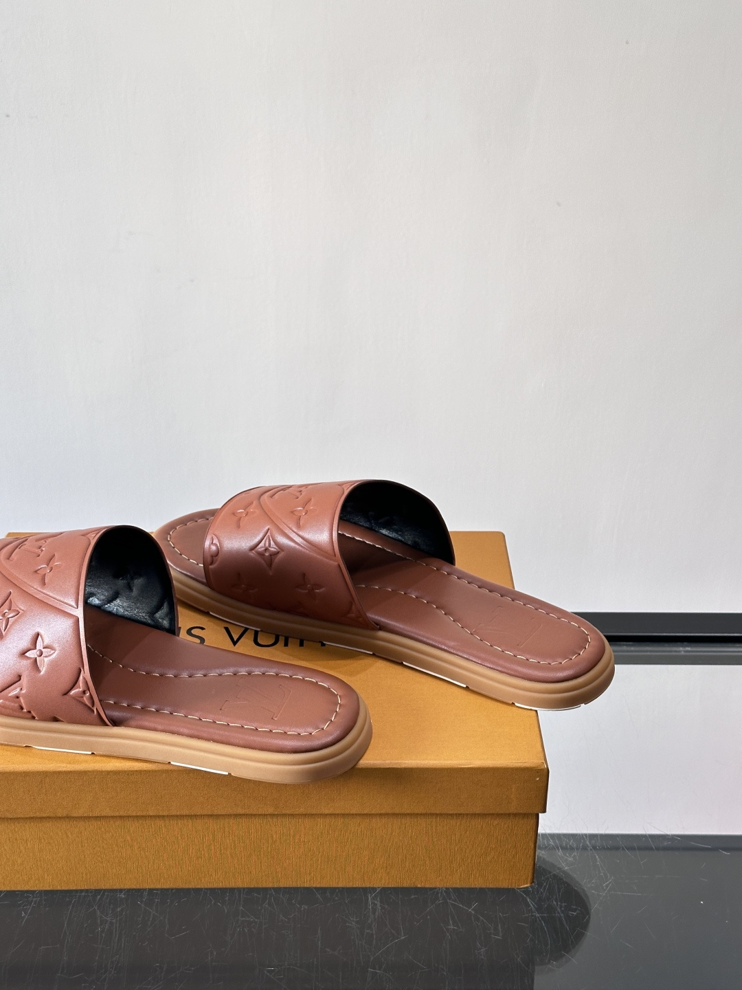 Louis Vuitton ss26new arrival LV驴牌春夏系列新款平底沙滩拖鞋🥿简约精致，