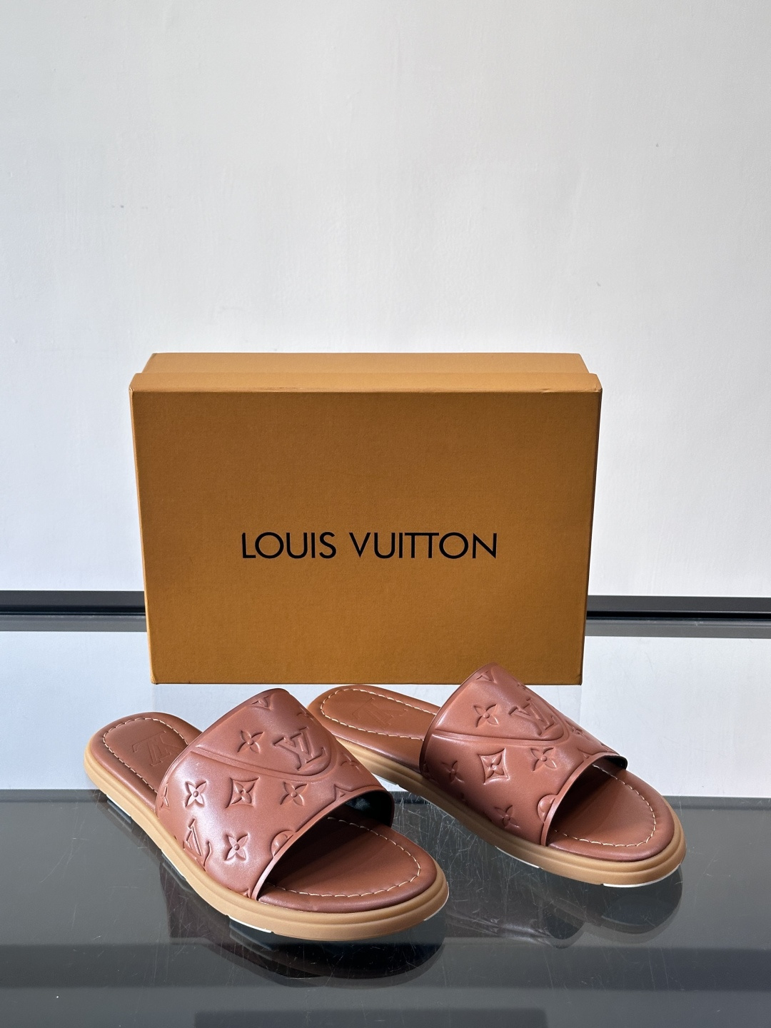Louis Vuitton ss26new arrival LV驴牌春夏系列新款平底沙滩拖鞋🥿简约精致，