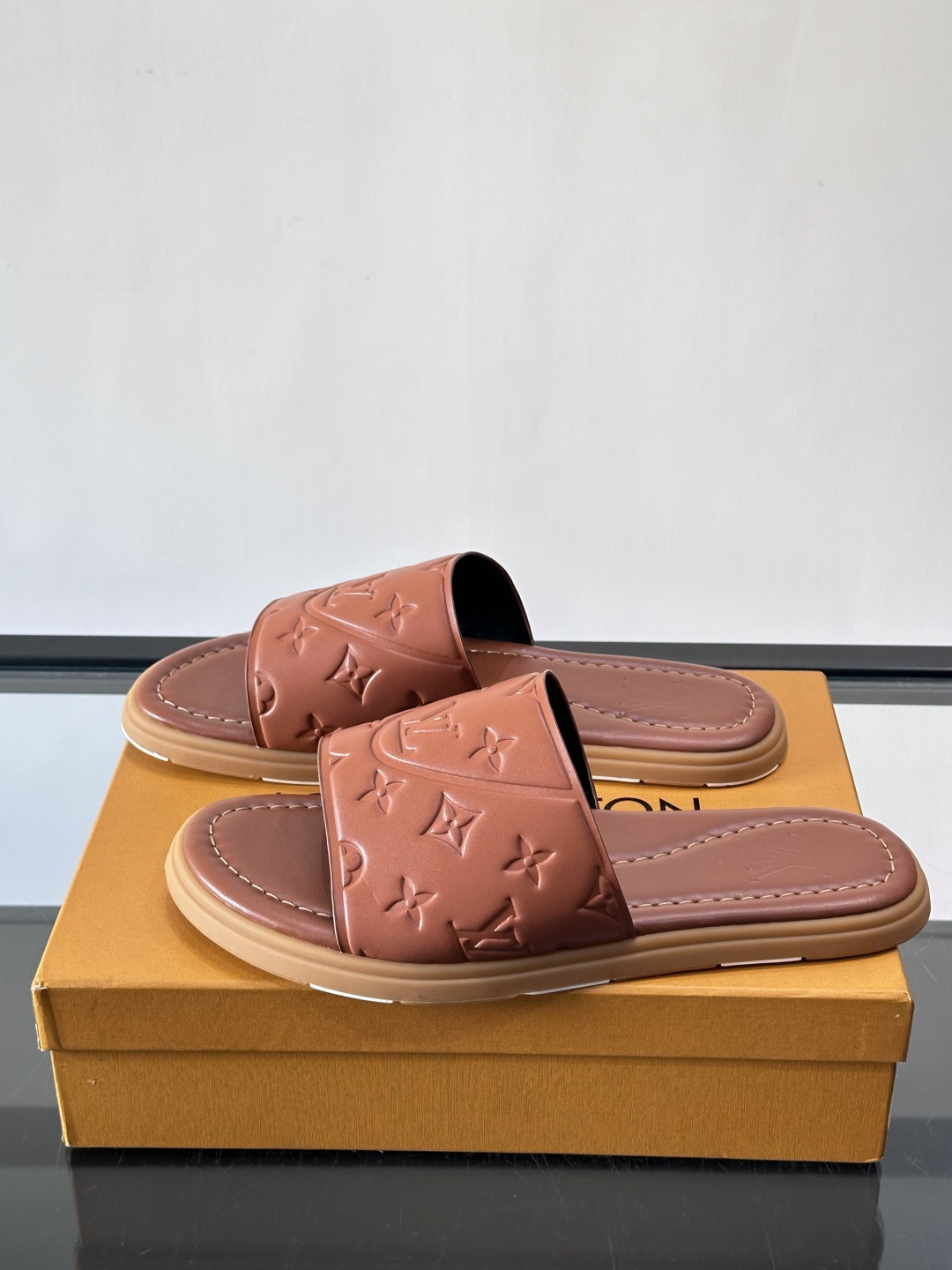 Louis Vuitton ss26new arrival LV驴牌春夏系列新款平底沙滩拖鞋🥿简约精致，