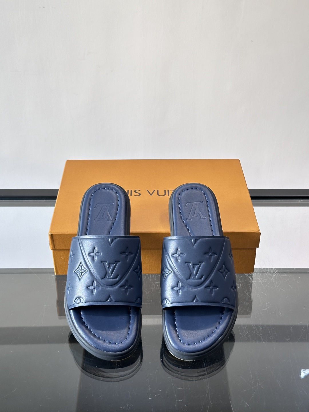 Louis Vuitton ss26new arrival LV驴牌春夏系列新款平底沙滩拖鞋🥿简约精致，