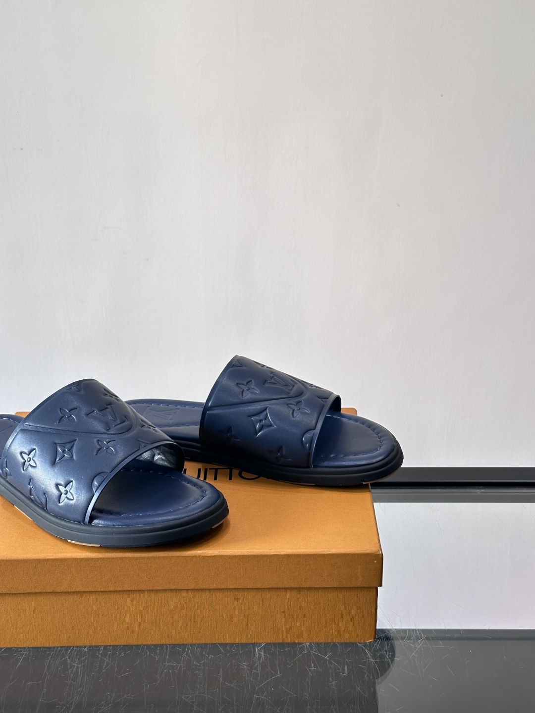 Louis Vuitton ss26new arrival LV驴牌春夏系列新款平底沙滩拖鞋🥿简约精致，