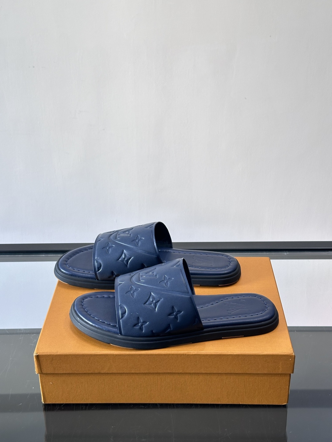 Louis Vuitton ss26new arrival LV驴牌春夏系列新款平底沙滩拖鞋🥿简约精致，